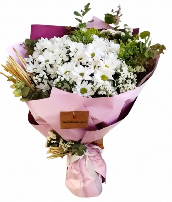 The purest form of love, a large daisy bouquet